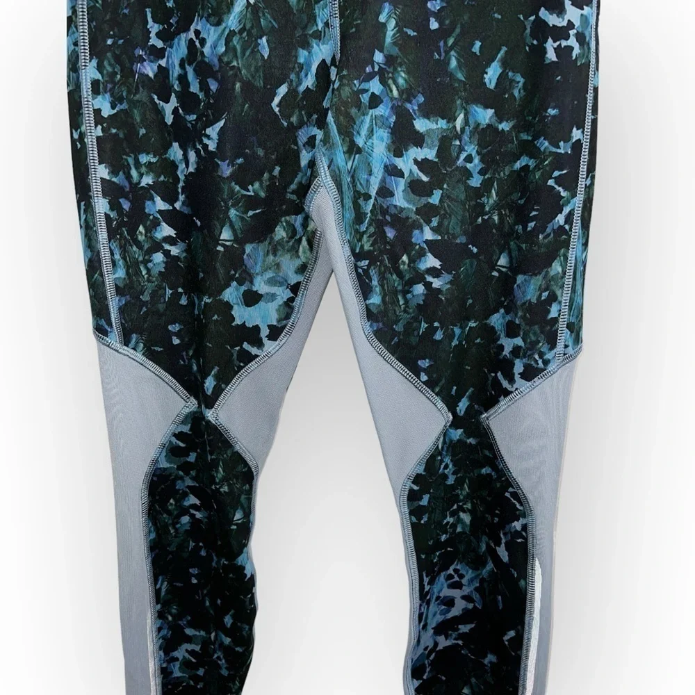 Lululemon Running In The City Tight 7/8 Blue Floral Mesh Reflective Leggings 4 S